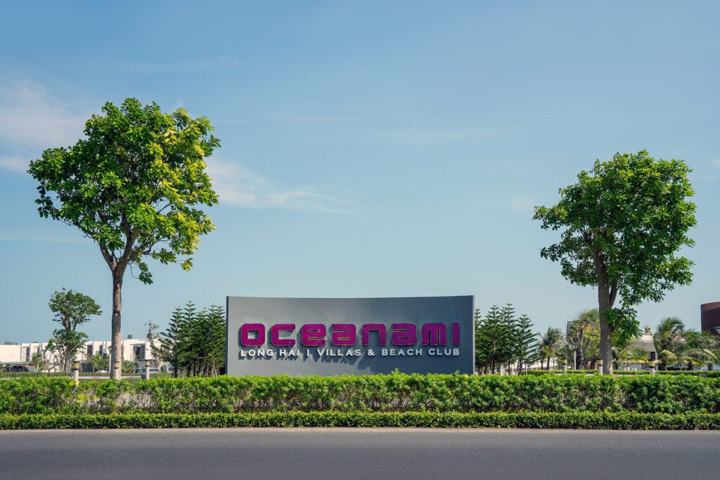 Cổng vào villa/resort Oceanami Long Hải