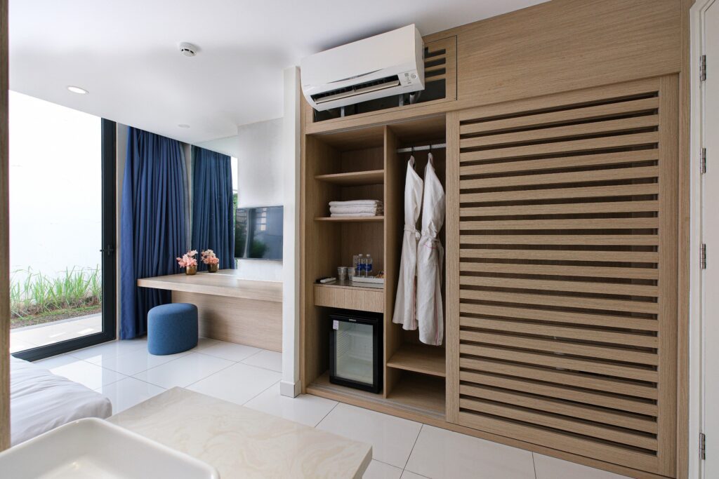 Nội thất phòng ngủ master - villa 3 phòng ngủ resort Oceanami Long Hải