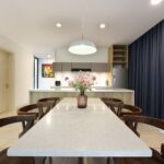 Phòng khách và bếp - villa 3 phòng ngủ resort Oceanami Long Hải