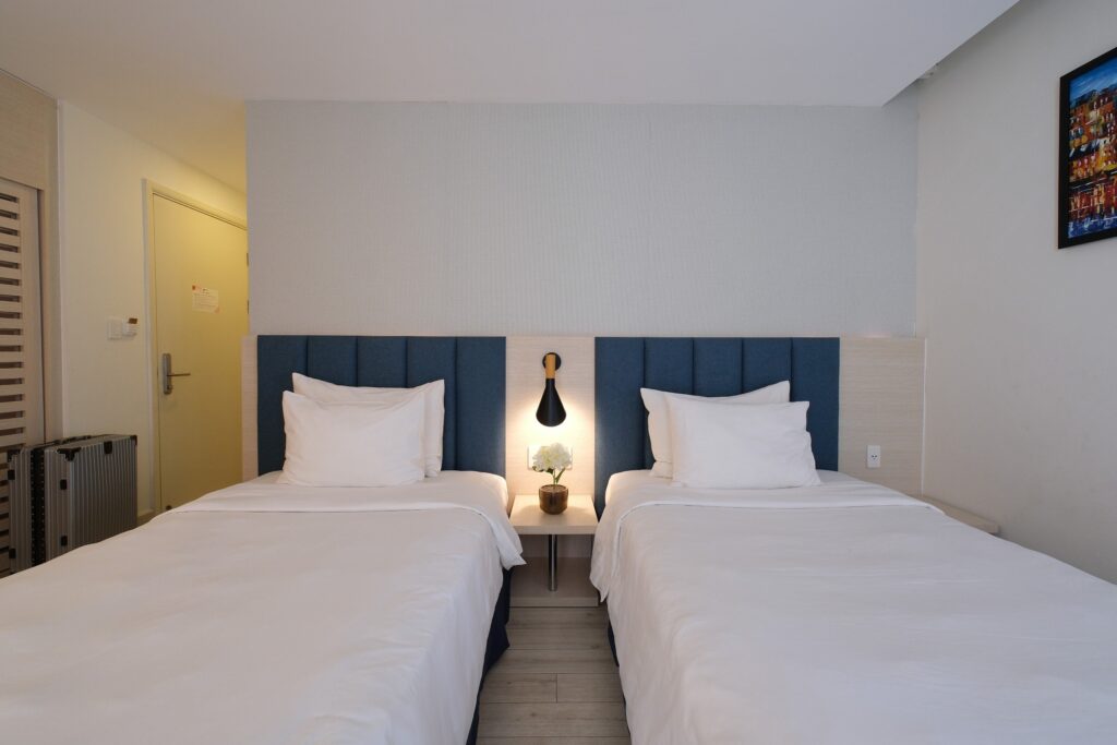 Phòng ngủ 2 giường đơn - villa 3 phòng ngủ resort Oceanami Long Hải