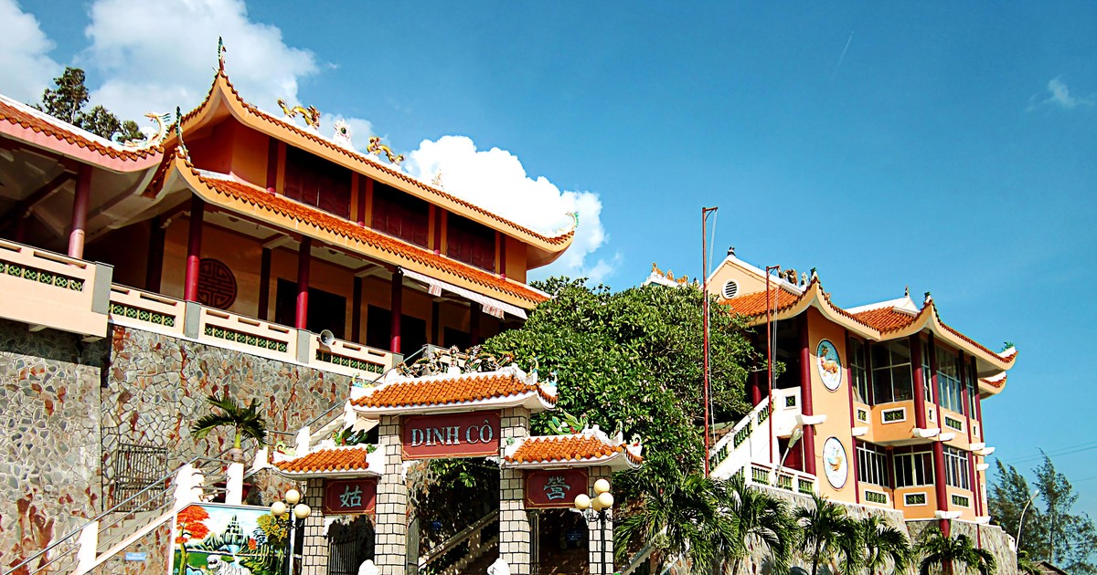 cổng chính của Dinh cô long hải
