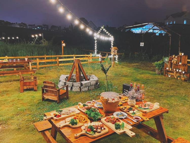 Tổ chức tiệc BBQ tại vườn villa oceanami