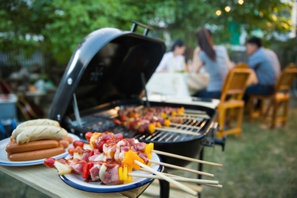 Chọn địa điểm tổ chức BBQ tại villa