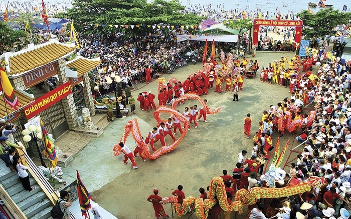 múa rồng trong Lễ hội dinh cô hàng năm ở long hải