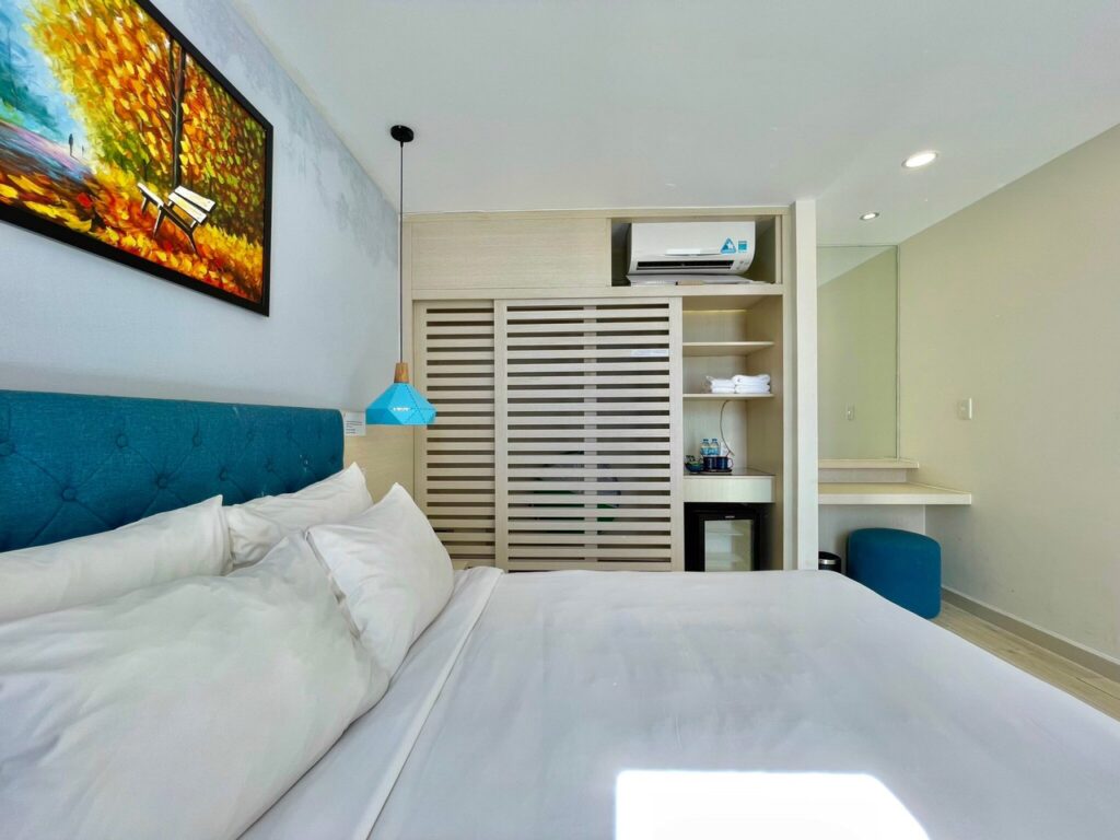 giường đôi và nội thất trong villa 4 phòng ngủ 2
