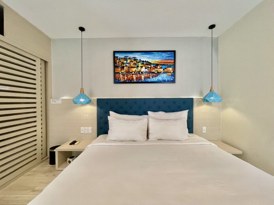 giường đôi và nội thất trong villa 4 phòng ngủ