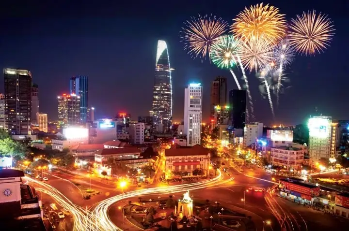 "Tết dương lịch đi chơi đâu?" - đến xem pháo hoa rực rỡ tại Quận 1 trung tâm TPHCM